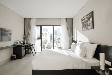 Triple E Hotel